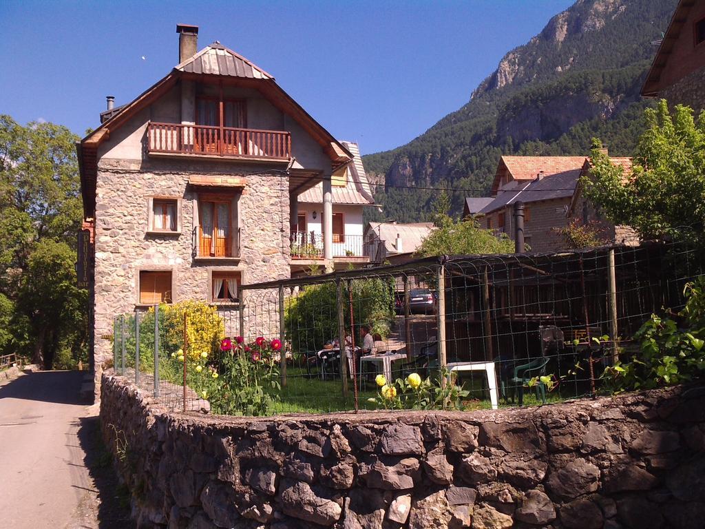 Pension Pallaruelo Saravillo Cameră foto